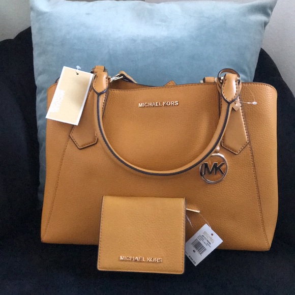 Authentic MK KIMBERLY W/matching wallet color Marigold